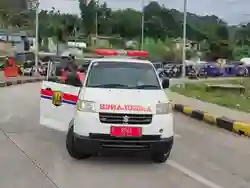Ambulans Tertangkap Angkut Rombongan Warga saat Terobos Kemacetan di Sukabumi